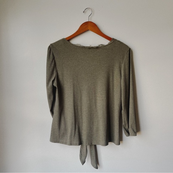 Women's XL Green Knit V-Neck Tie-Front Long Sleeve Tee - Picture 3 of 5